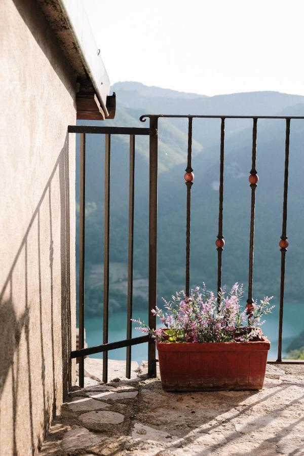 Ascrea Lago Del Turano - La Taverna Con Cucina Open Space E Free Wi-Fi מראה חיצוני תמונה